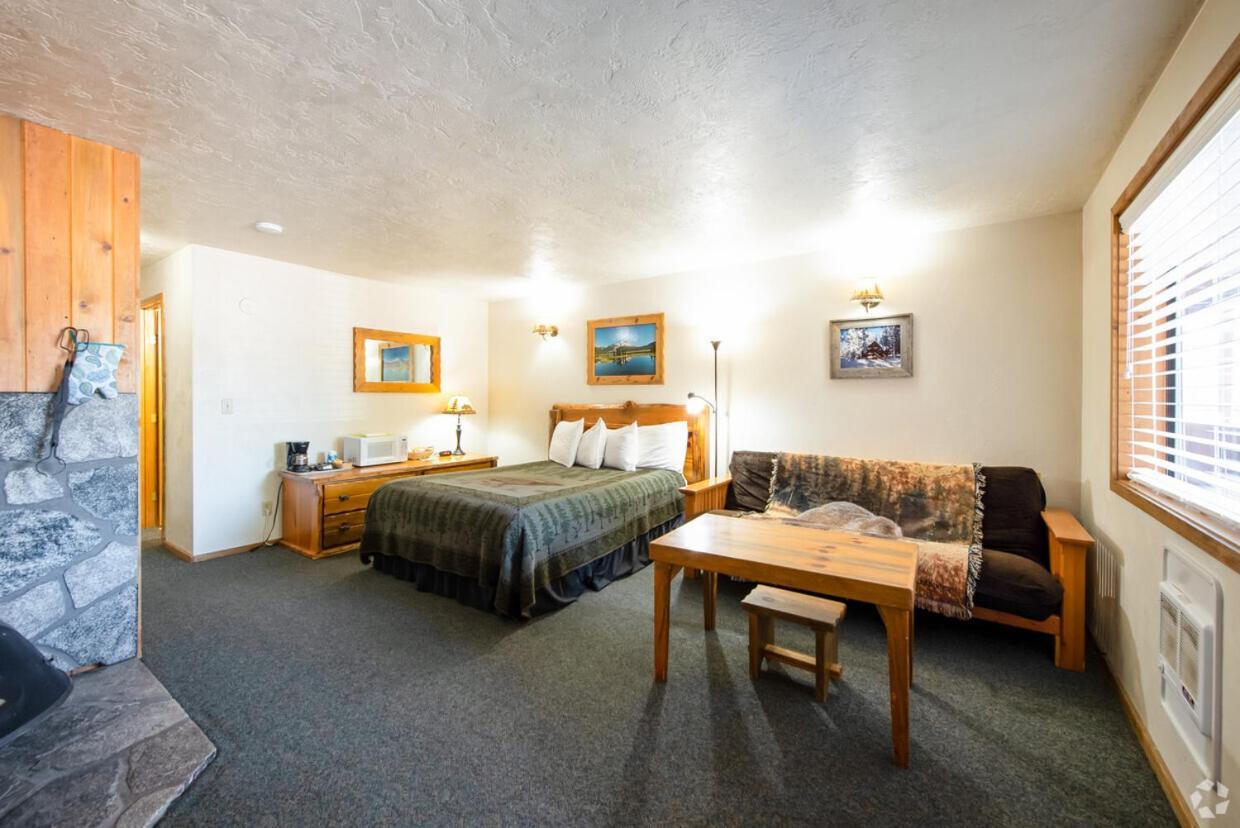 Willamette Pass Inn & Chalets Odell Lake ภายนอก รูปภาพ