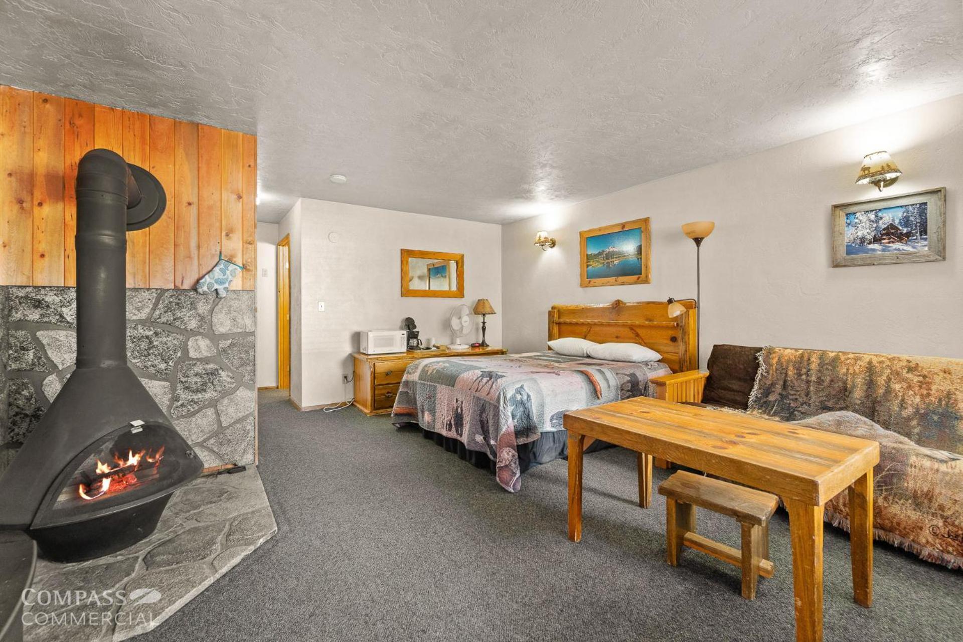 Willamette Pass Inn & Chalets Odell Lake ภายนอก รูปภาพ